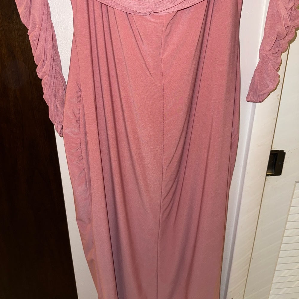 Club L London PRETTY PERFECT
BLUSH PINK MATERNITY RUCHED MESH BARDOT MAXI DRESS